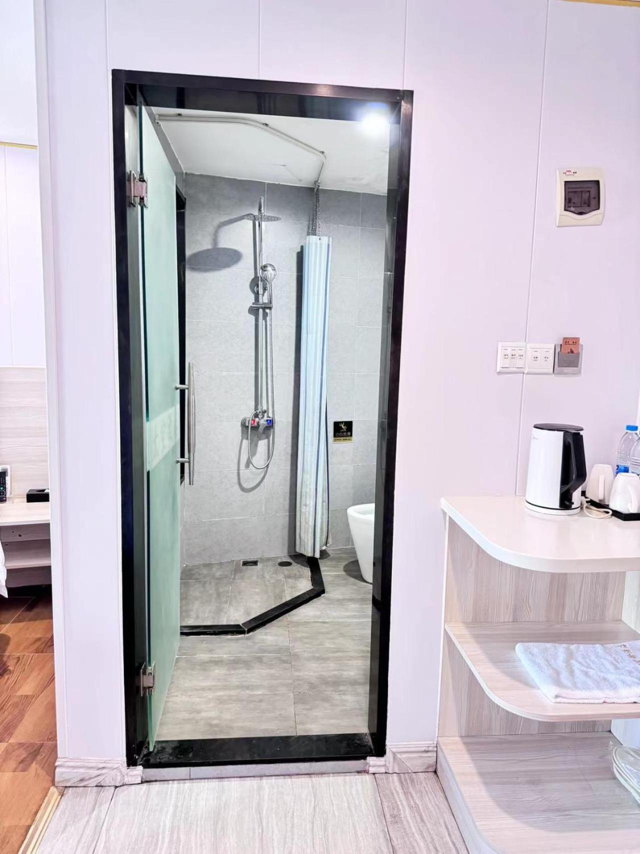 Zhuhai Dreamers Capsule Hotel Екстер'єр фото